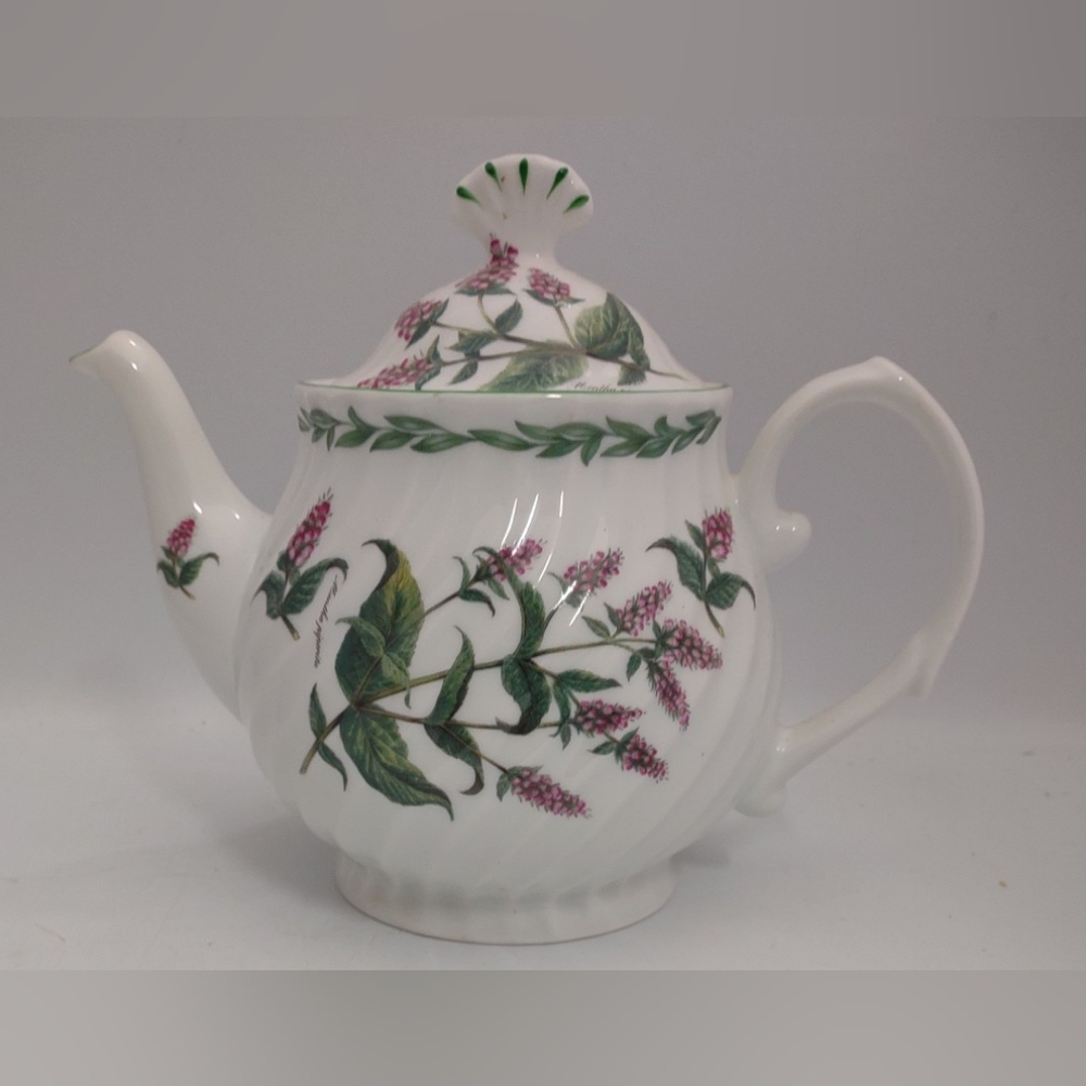 Caledonia Pottery Monarda Didyma Floral 4 Cup Teapot Staffordshire England